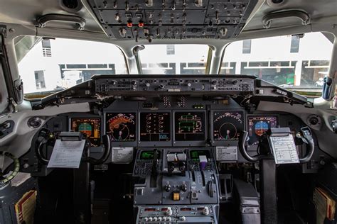 boeing 717 cockpit